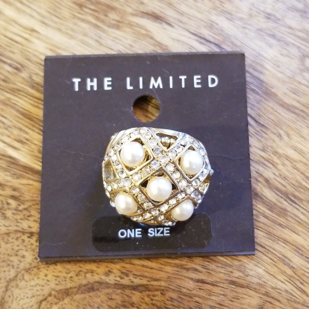 Gold ring with pearls and rhinestones